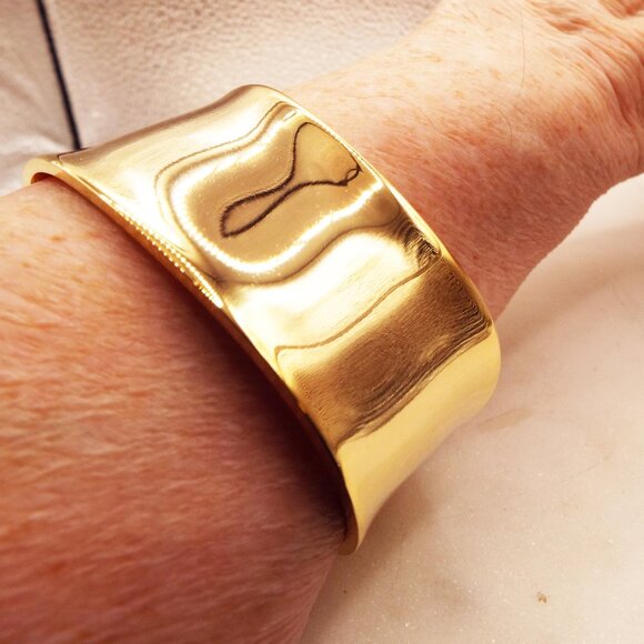 ALEX MIKA "ALEXIS" SHAPED & WAVY 14K GOLDPLATED STAINLESS CUFF BRACELET 29 - Picture 6 of 7